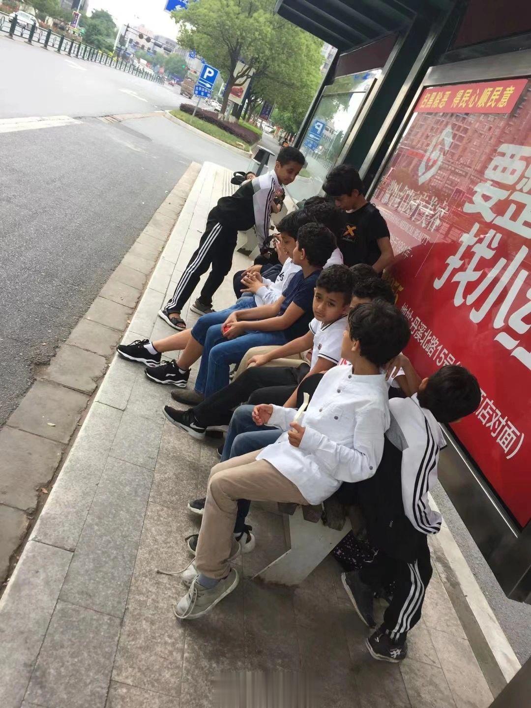 中国人不生有人生，问题不大[微笑] ​​​