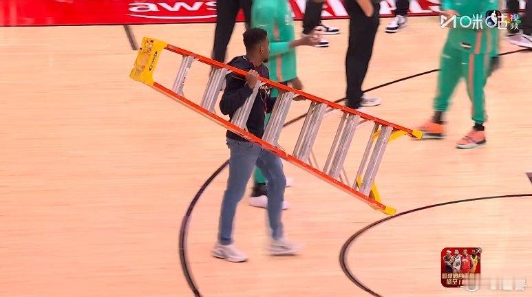 务必取消丰田中心的优秀赛区评选资格，又是计时器又是篮筐，比赛一停半小时太耽误事了