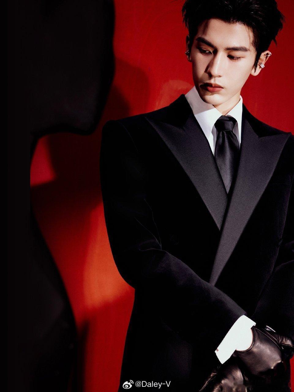 张凌赫走秀 湖南卫视你好事做尽我靠太帅了 