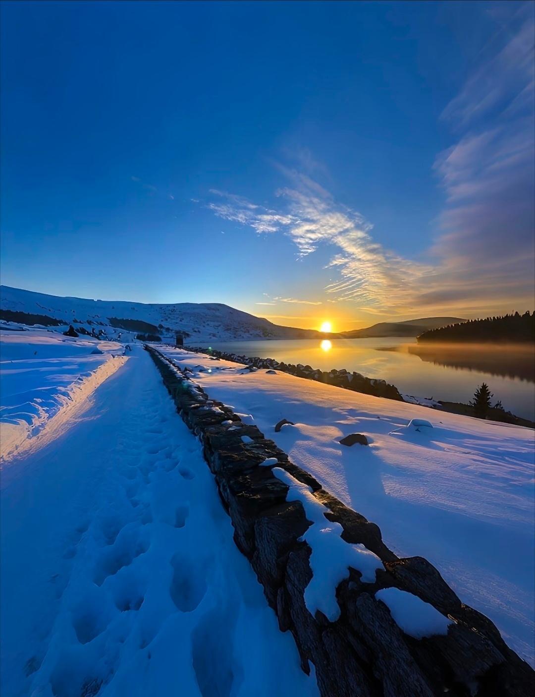 阳光，不只来自太阳，还来自我们的内心，心里有阳光，才能看到世界美好的一面，自信、