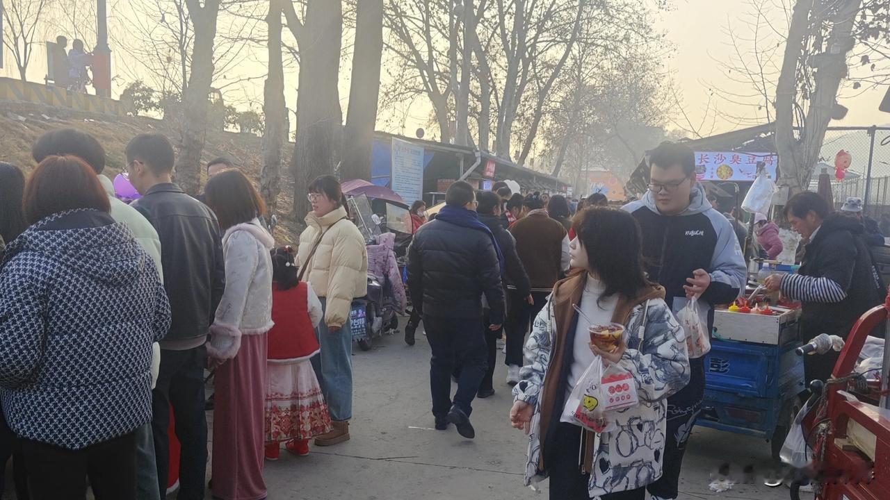 下联:迎新春事事开心
上年:送旧岁人人快乐
           (请对上联)