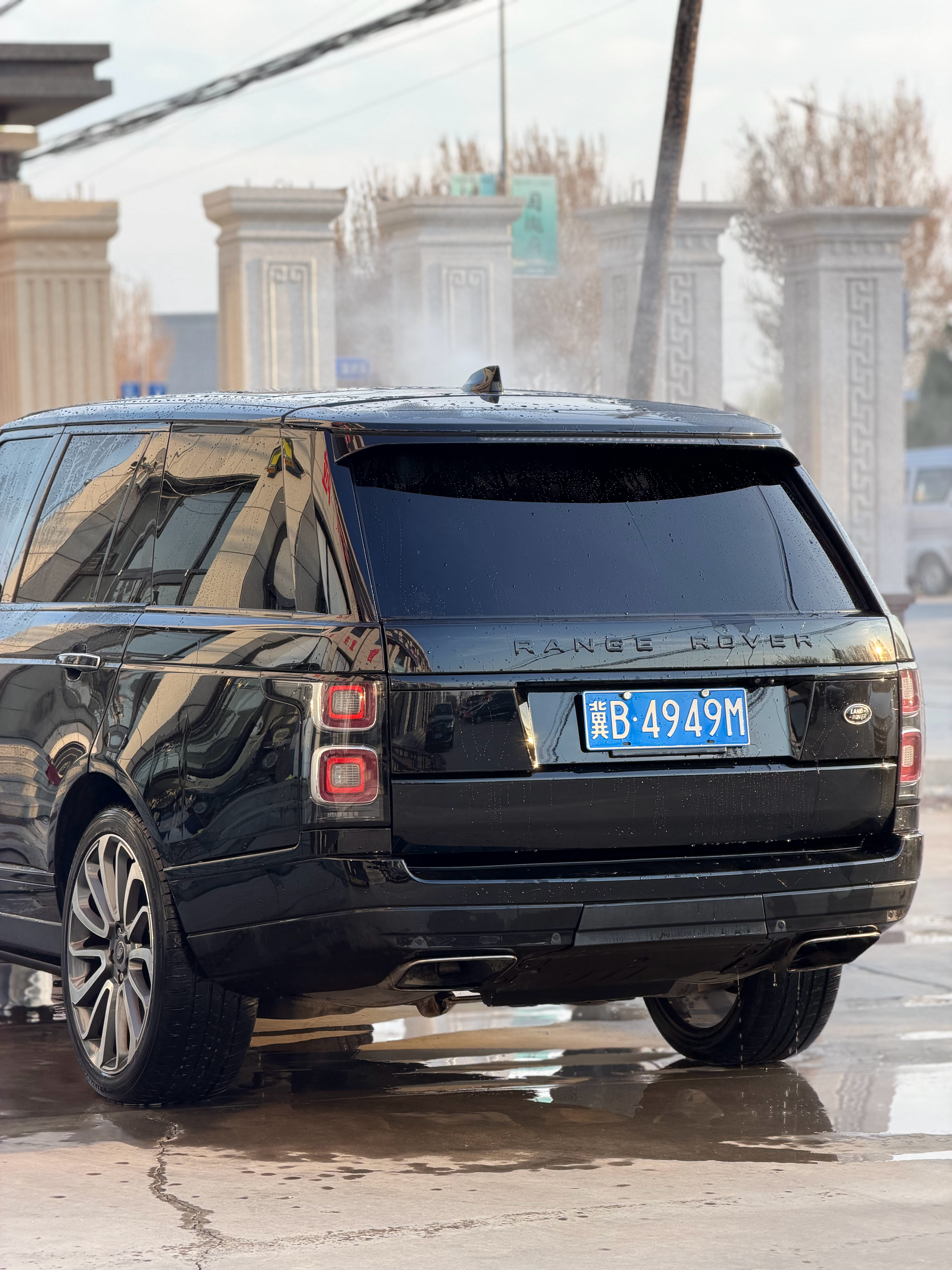 2017的美规揽胜卖了原版原漆带车衣 12万公里实表改了18款外观，改了22寸刀