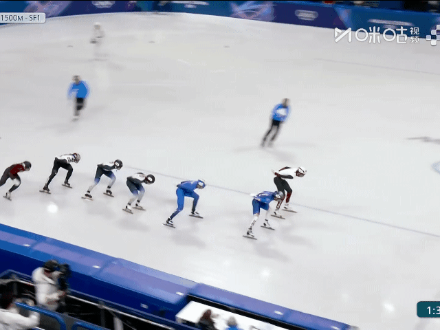 刘少昂🇨🇳半决赛的超越太机智、太丝滑了（图一、图五中红色衣服的）[赞][笑哭