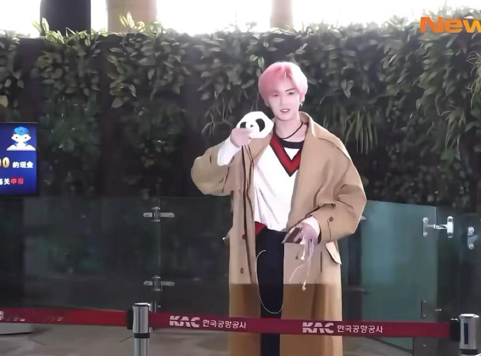 一些没见过的闫桉早期粉发造型~闫桉 ﻿