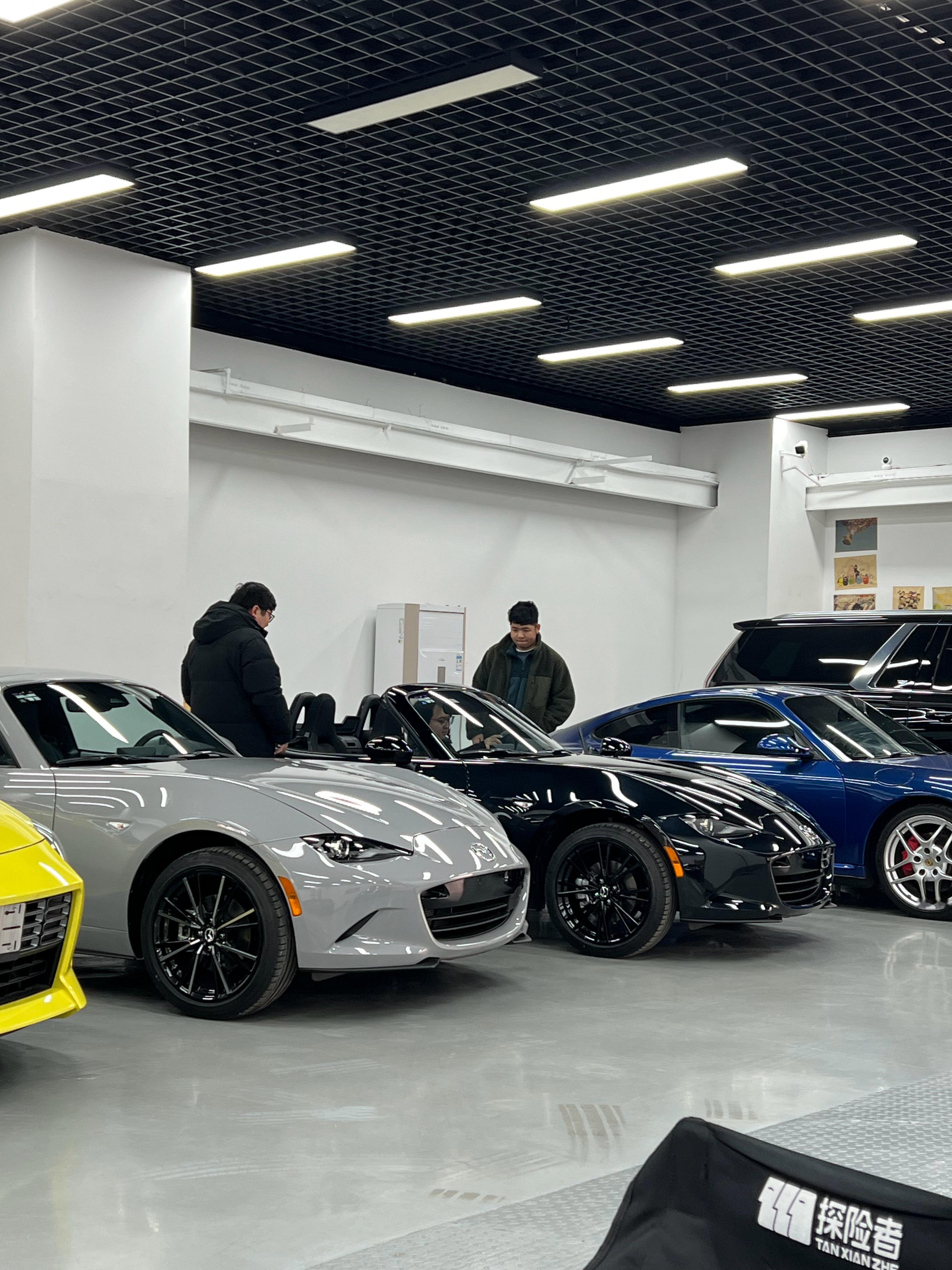 我身高***，到底能不能开MX-5其实没有一个明确界限具体能不能开，只有自己试了