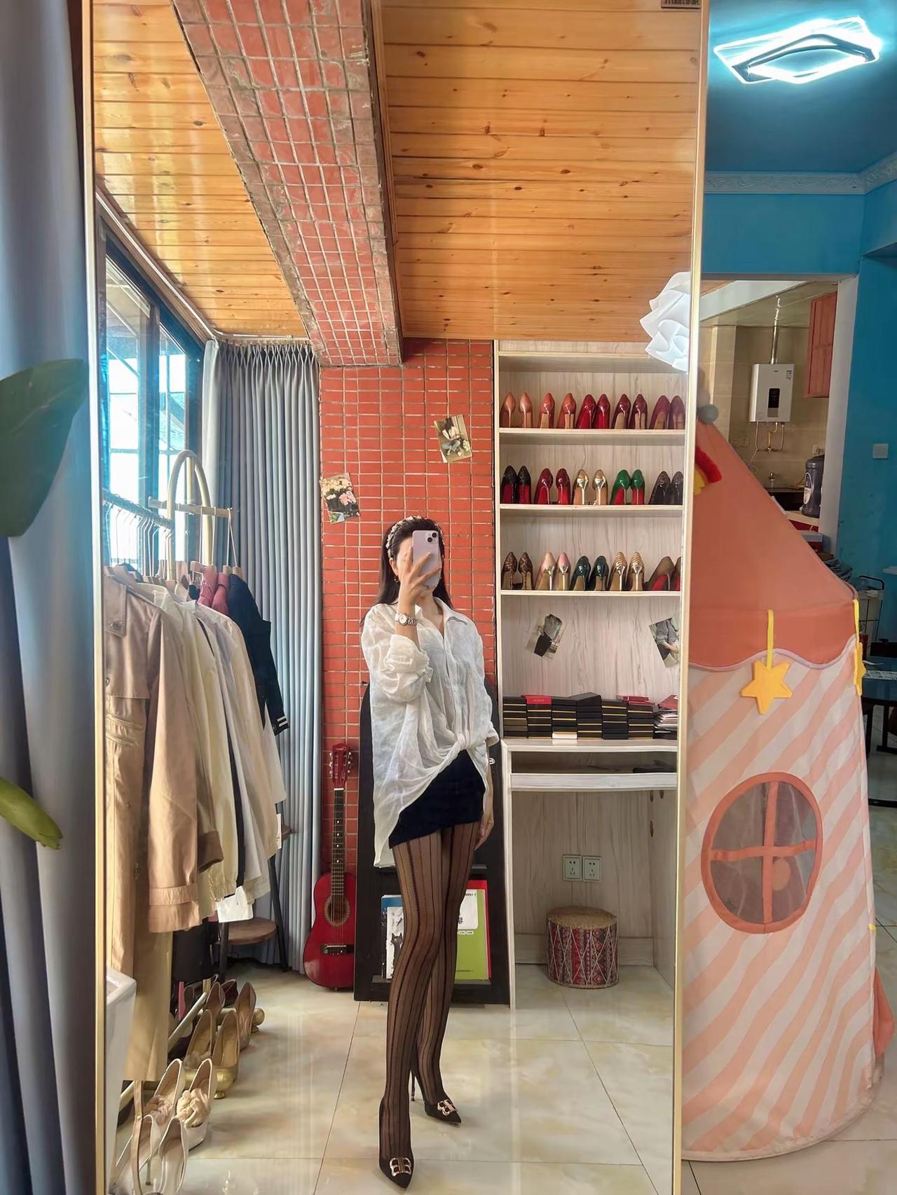 千人爱不如一人宠对镜穿搭 白衬衫搭配