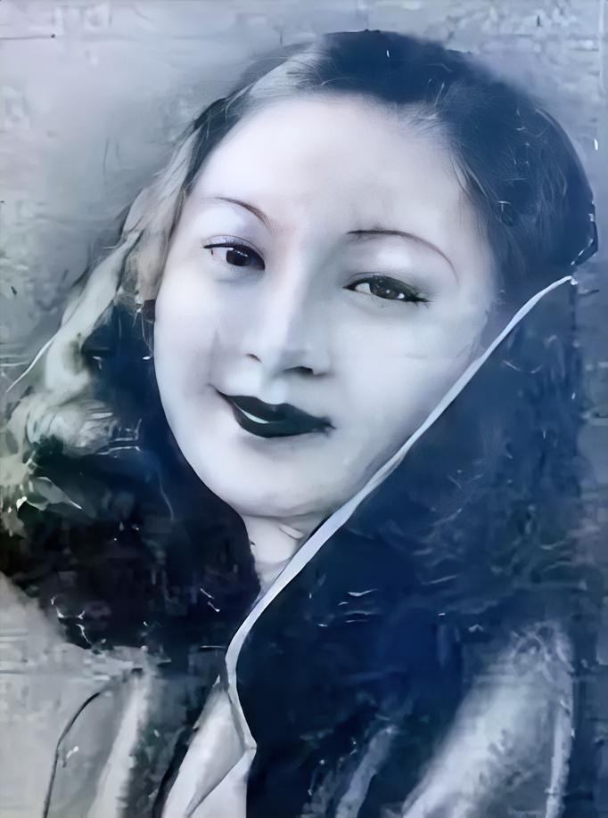 1952年，青岛第一名妓于小脚被执行枪决，人们将刑场围得里三层、外三层，都想一睹