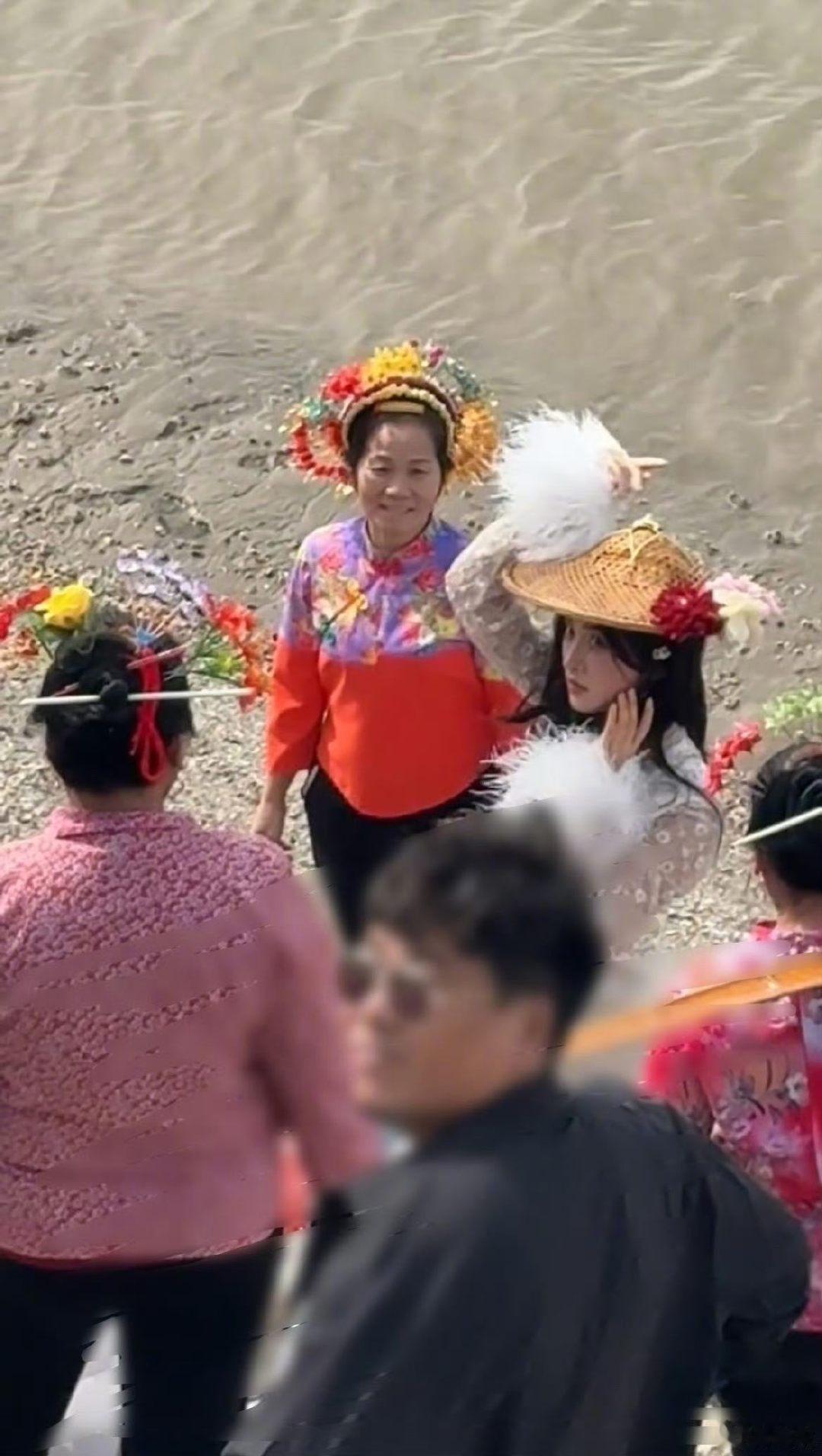 沈月簪花路透沈月簪花拍摄路透 沈月簪花路透，好漂亮～ 