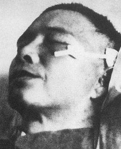 1946年2月3日凌晨三点，清凉山火葬场的工作人员被叫醒，然后被通知马上烧掉一具