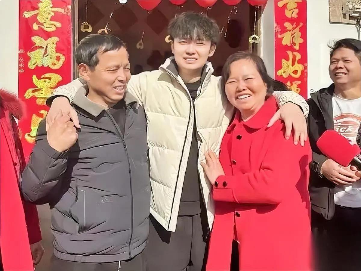 退车房辞工作

断了养亲联系

他真的是白眼狼？

最近江西小伙彭聪聪的选择在网