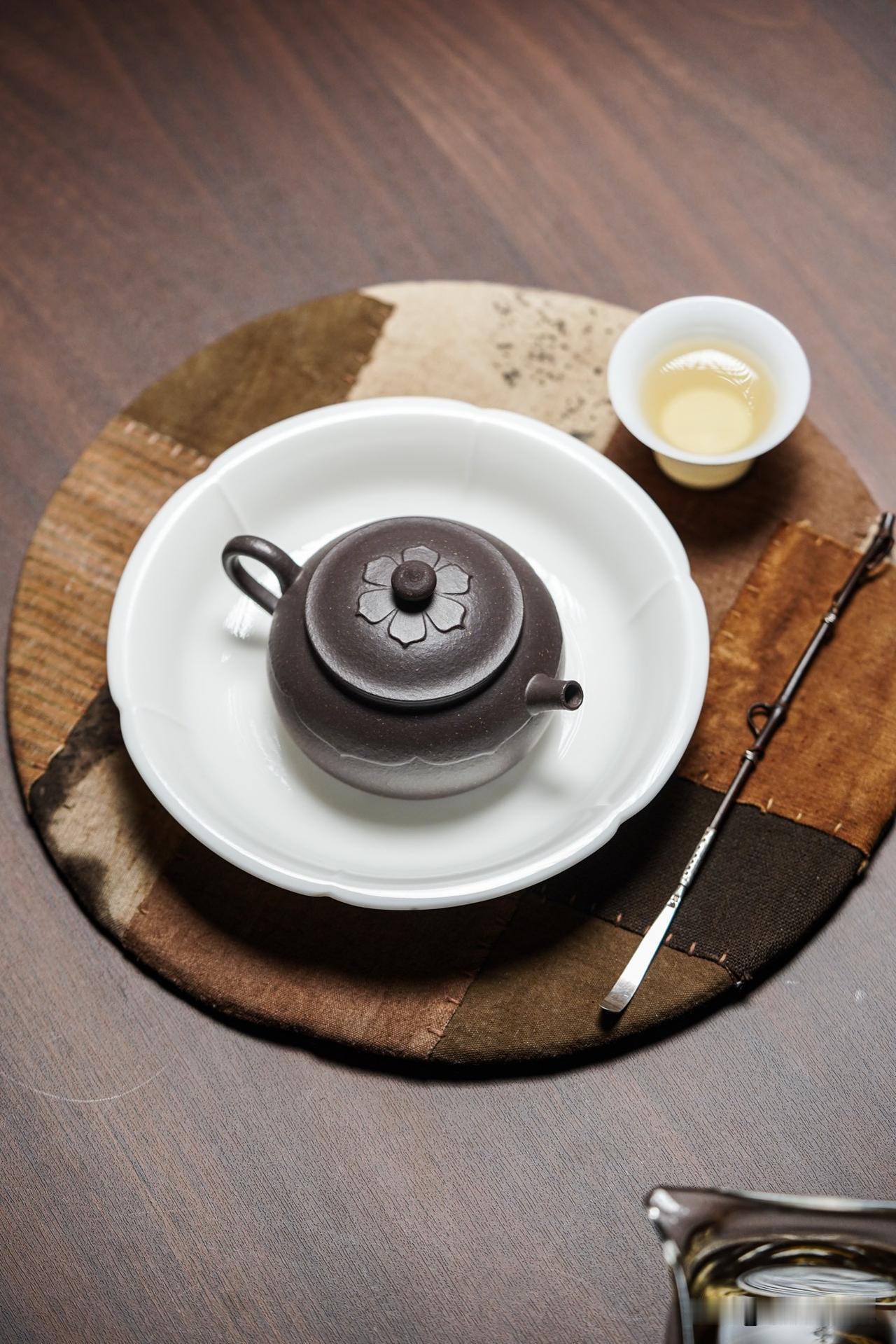 　　“风格”一词对整个紫砂壶艺术来说，它是“紫砂”这门艺术在创作思想和技法趋于成