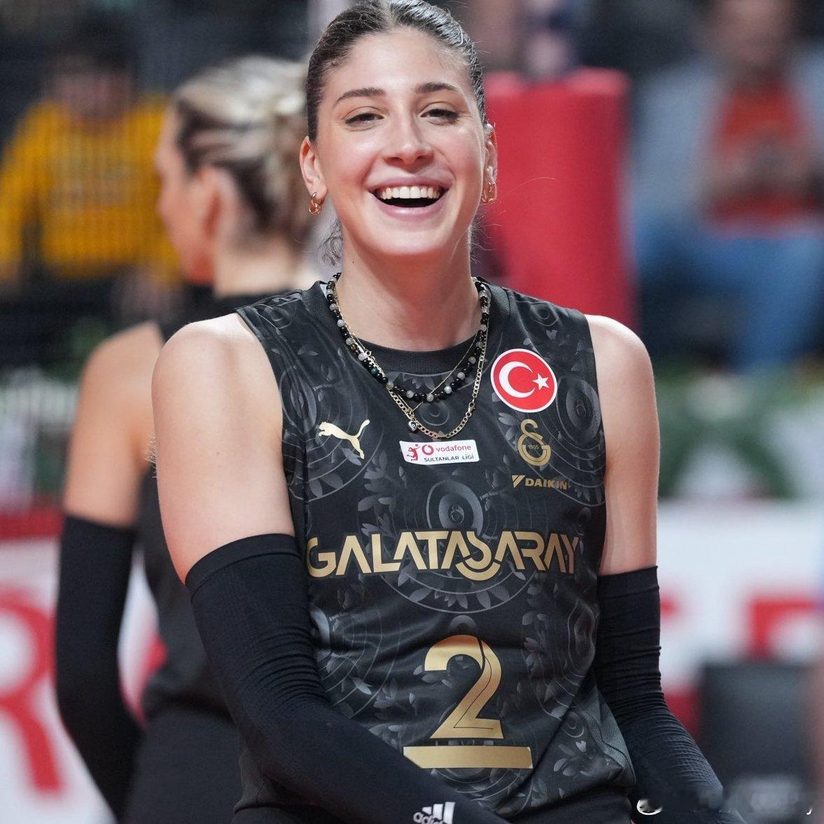 加拉塔萨雷与队长伊尔金·阿伊登的续约谈判已进入最后阶段，后者的合同将于本赛季末到