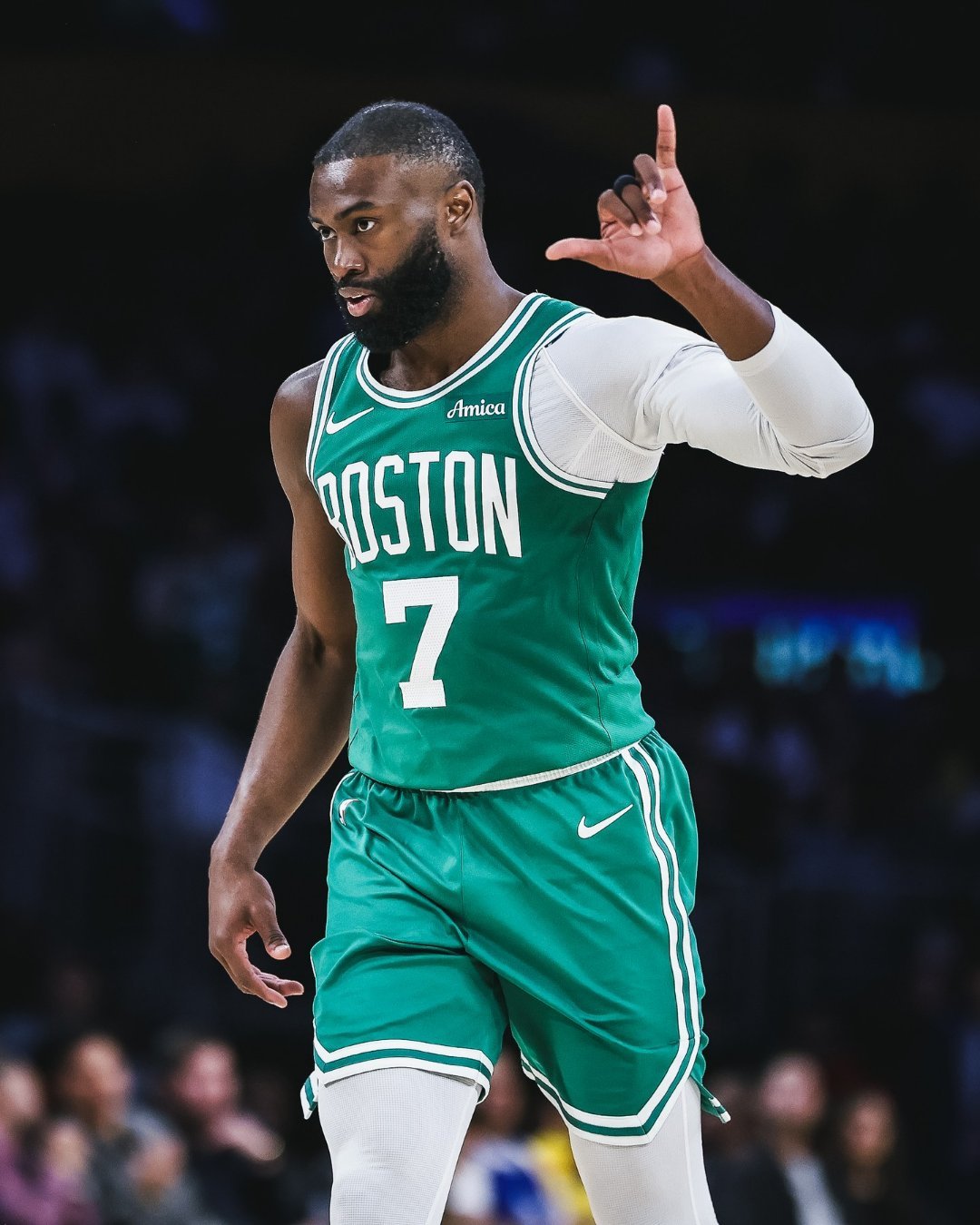 杰伦：“我们赞赏那些以正确方式打球的球员，但现在那些试图操纵比赛为自己谋利的人却