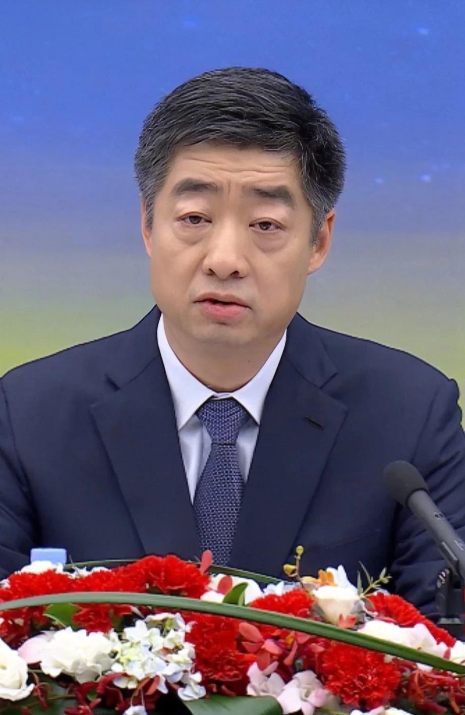 今天，孟晚舟卸任华为轮值董事长！

伴随着这个消息，网上出现各种猜测，其实大可不