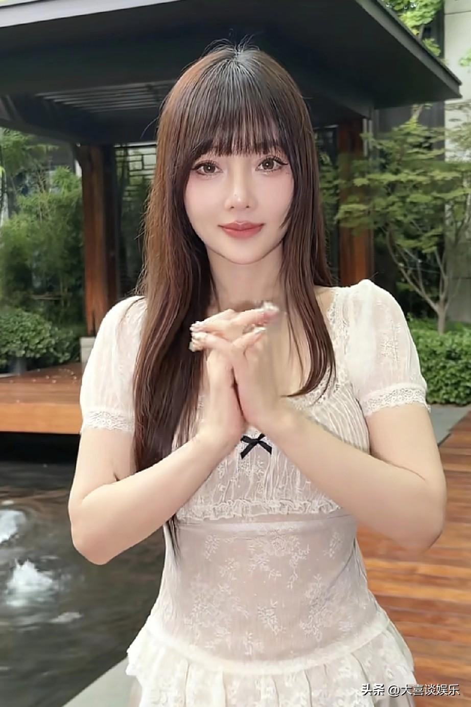 我要是李小璐，就和贾乃亮复婚，
不为别的，就为孩子。

她说现在甜馨叛逆的很，都