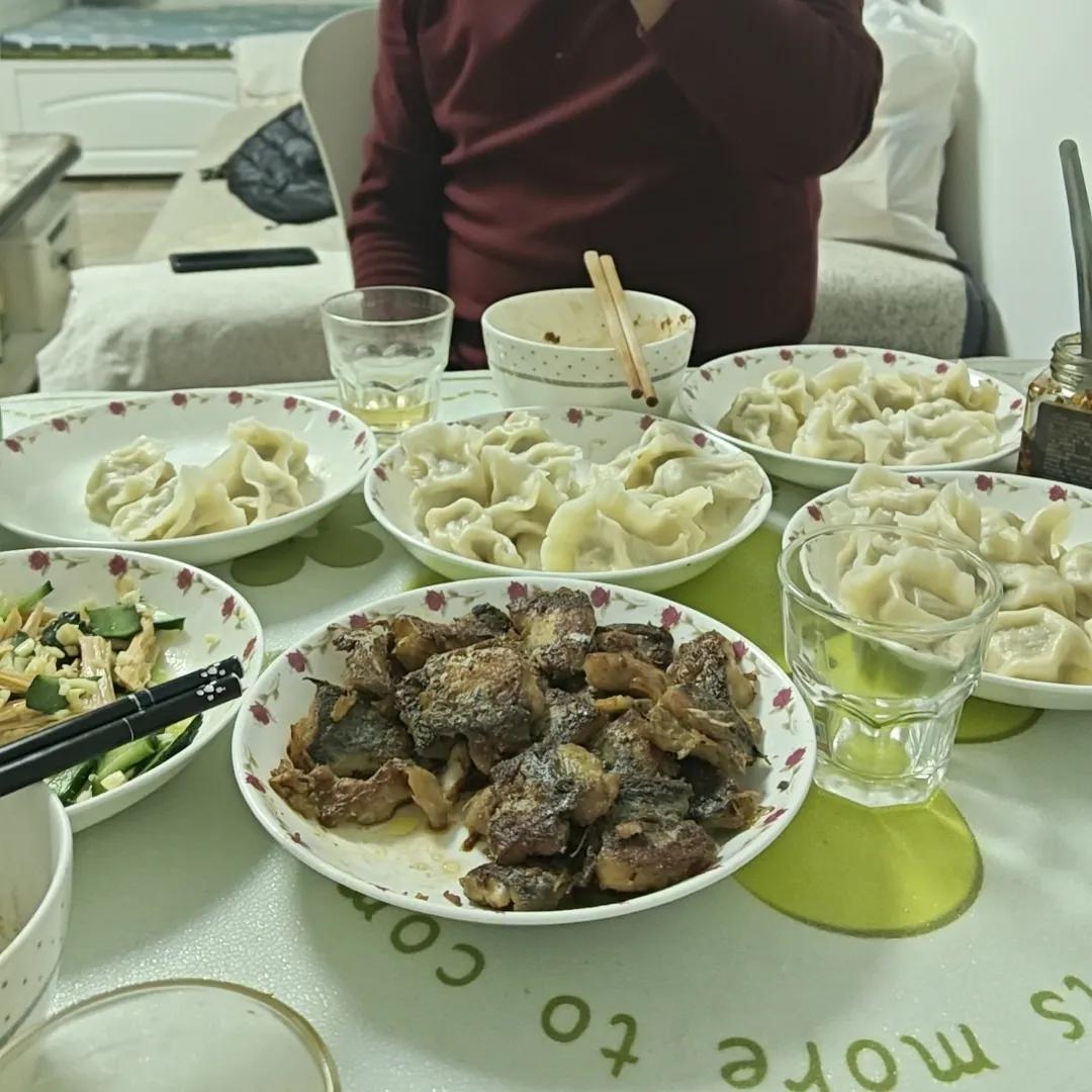 我昨天一天吃多了也喝多了，我是上午10点吃了一个自己蒸的包子，熬了一大碗牛肉萝卜