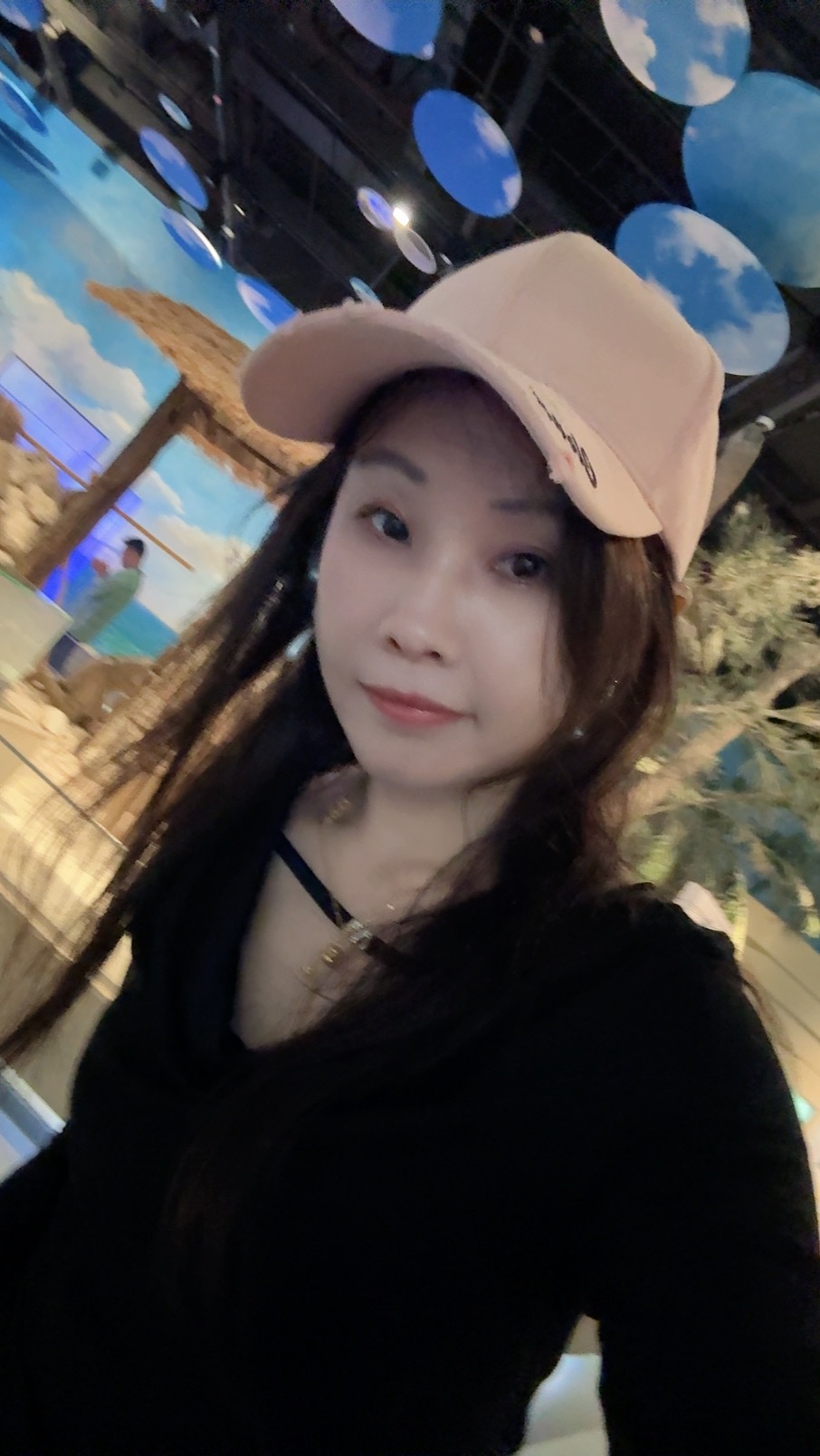 别怕过去的自己，如何生活的狼狈不堪；只有现在勇往直前的力量，才足以战胜遥不可及的