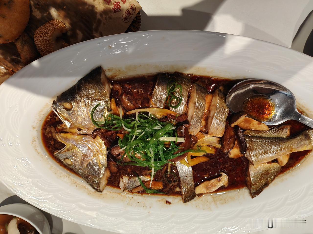 学点历史知识，怀旧感恩庆安；
吃盅佛跳墙，求个福寿全。
昨天傍晚到了有福之州，酒