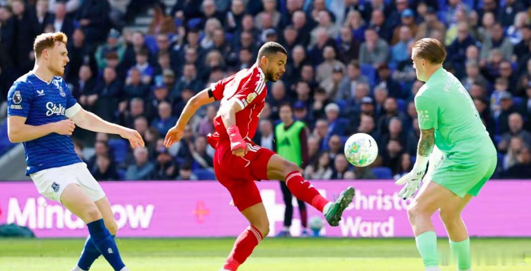 埃弗顿1比2利物浦英超联赛 英超：利物浦2-1埃弗顿 范戴克100分钟头球绝杀 