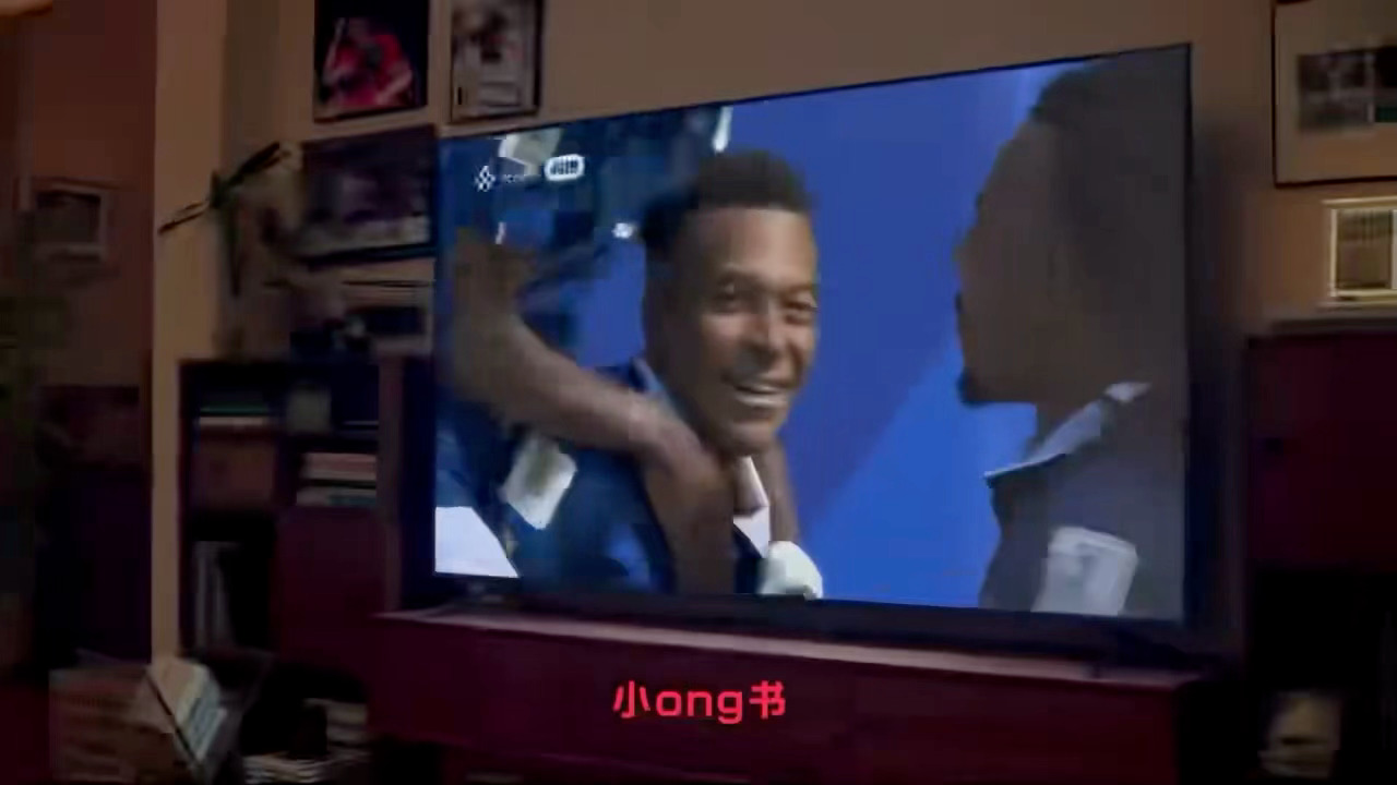 C罗进球全场siuC罗进场全场一起做招牌庆祝动作siu这一刻的震撼谁懂！(＞д＜