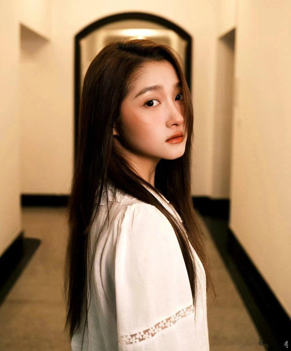 关晓彤19岁就拿了白玉兰 实至名归！就关晓彤这演技和颜值未来可期，她很适合演青春