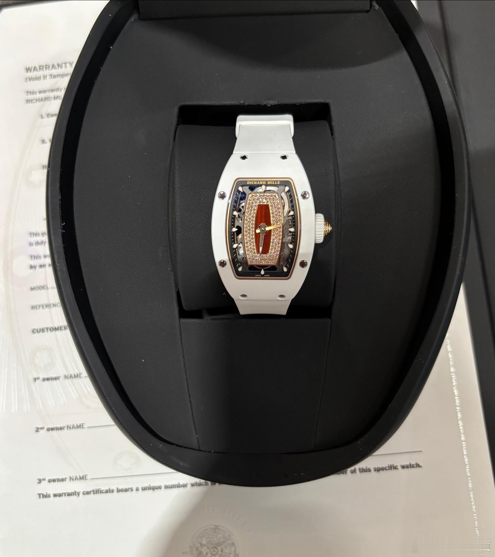 AppleWatchS12曝光感觉也没啥变化啊，现在越来越喜欢机械表了，比如红唇
