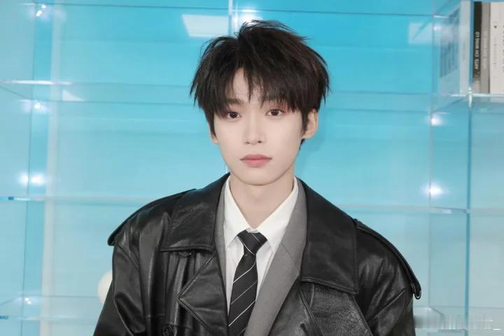 娱乐梓渝这几张还没发的库存梓渝没发的库存梓渝这几张还没发的库存，笑纳了 