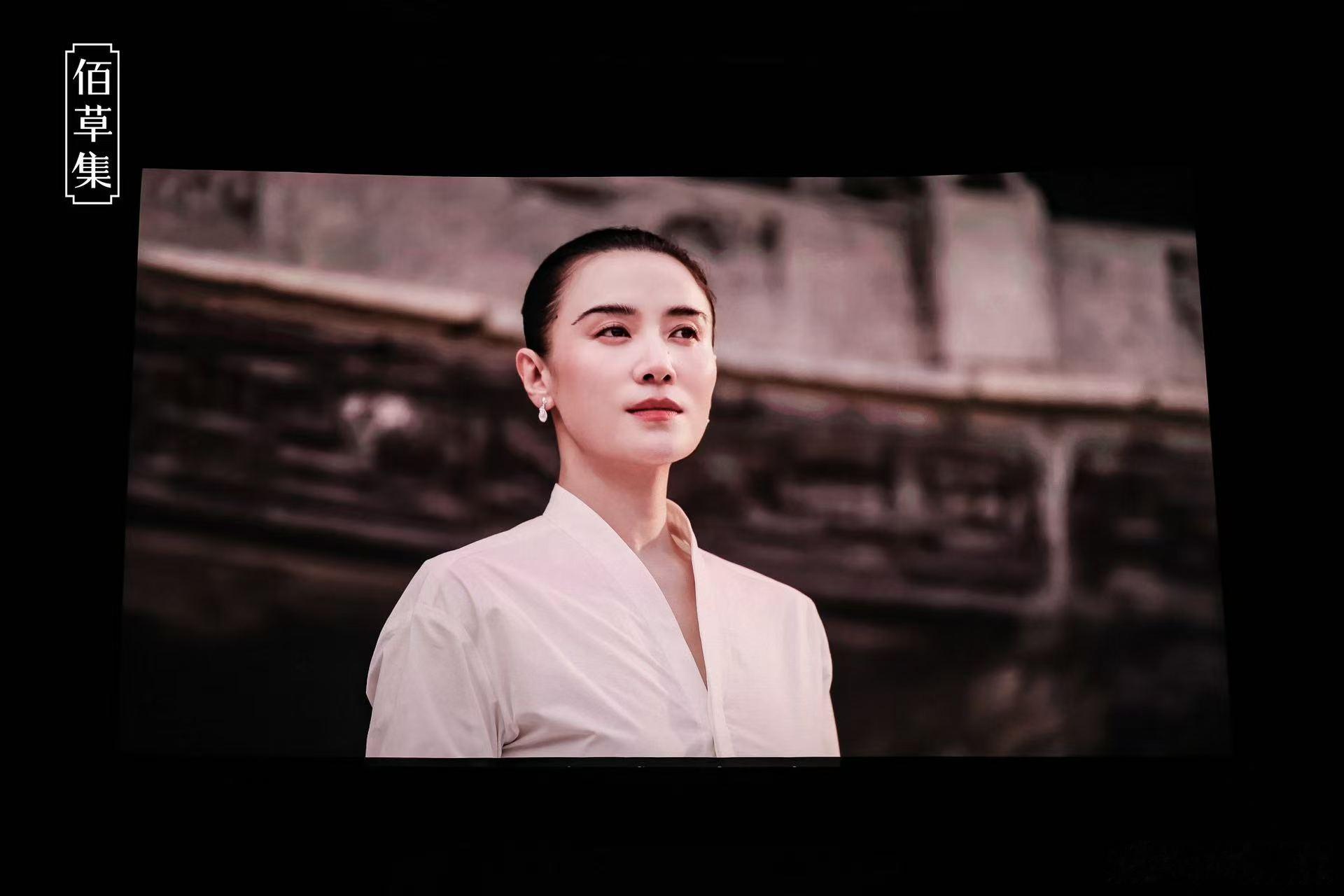 宋佳上海活动状态 这一份自信从容，真的是从内心深处散发出来的强大气场！皮肤和身材