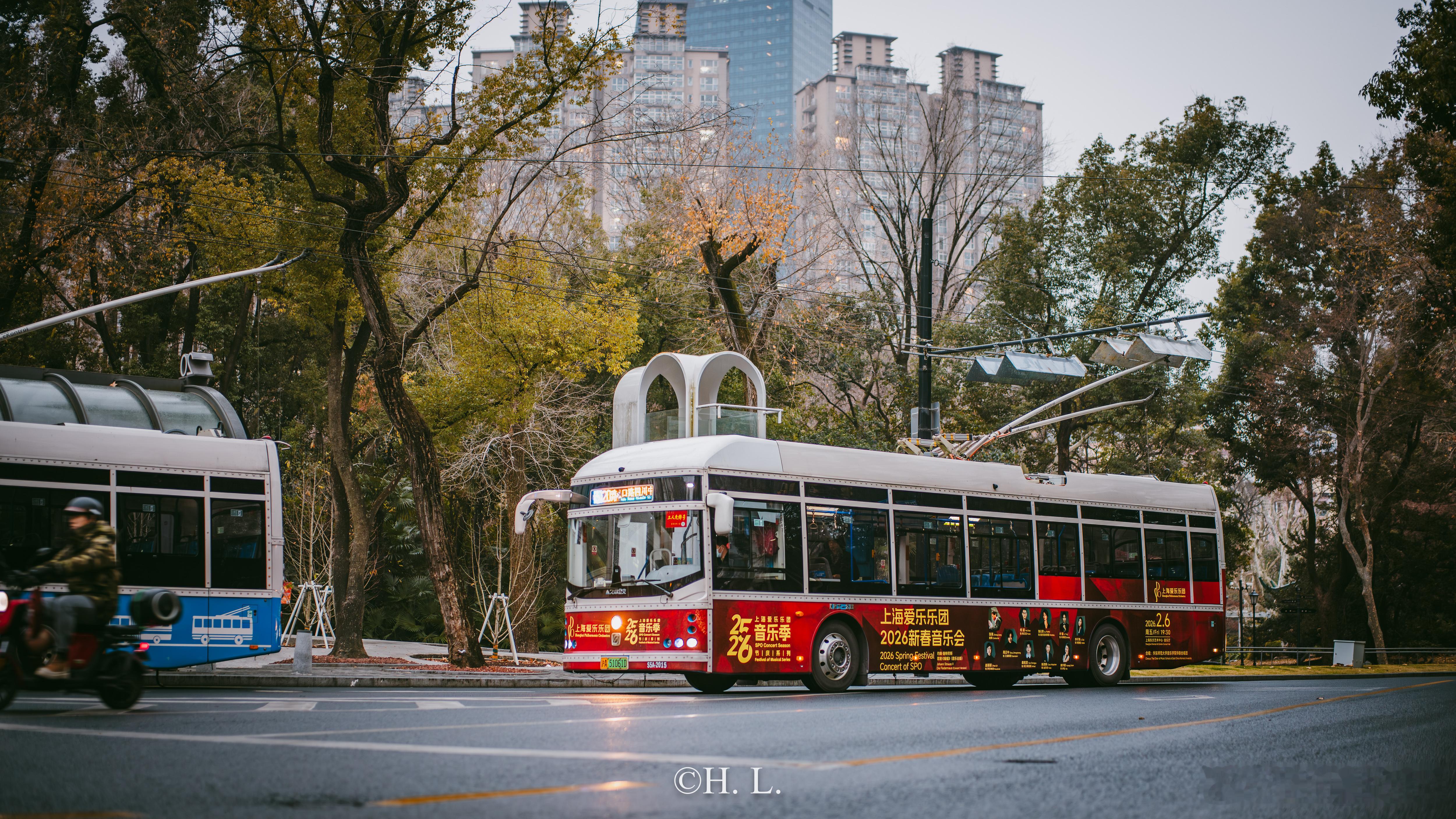 爱乐乐团新广告，低调了一些，但依然以红为底色。越来越喜欢 了 