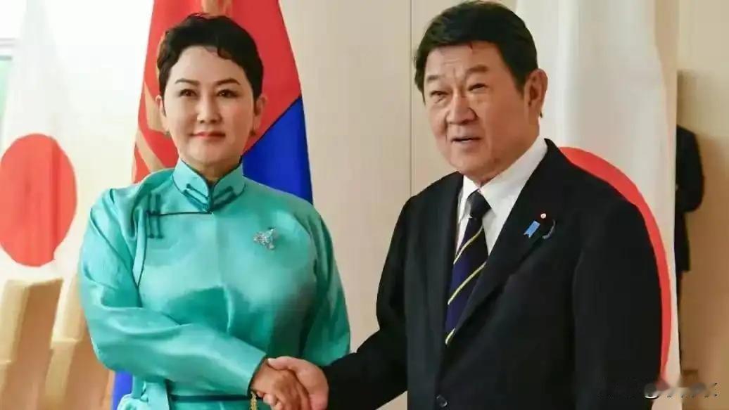 日蒙此番操作，简直把“白日做梦”四个字刻在了脑门上。留洋出身的女外长策策格操盘的