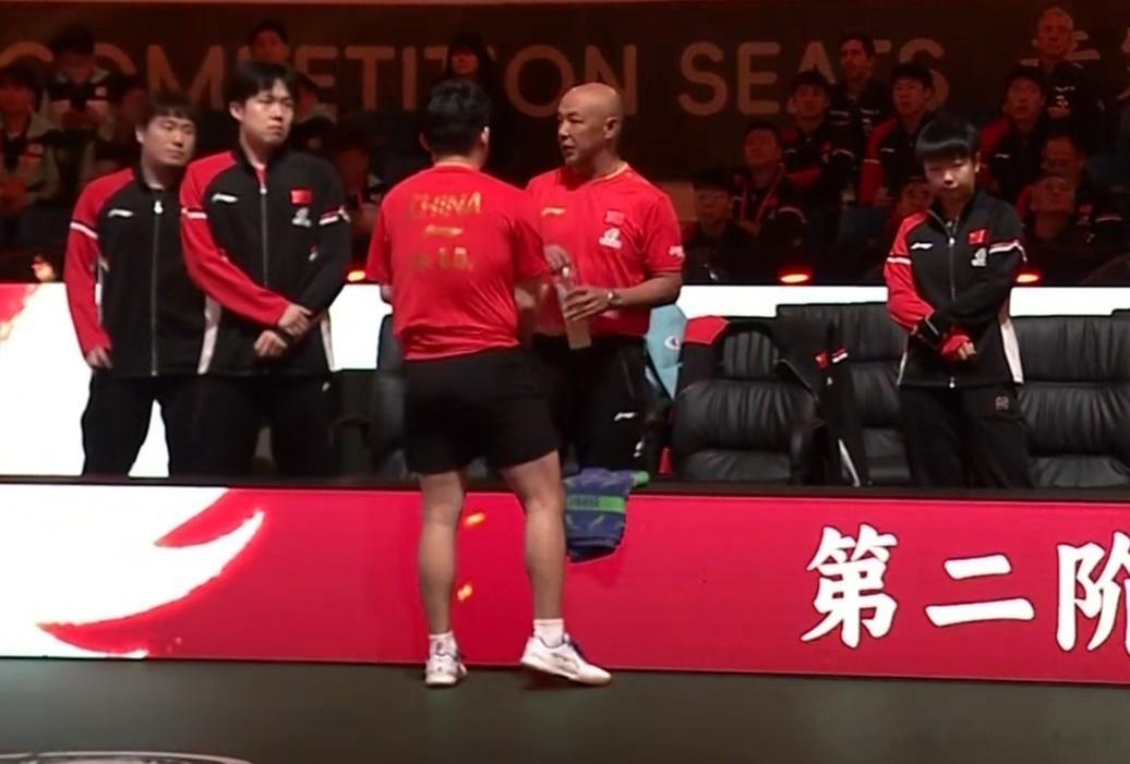 孙颖莎王楚钦化身肖战指导的左右护法。。 