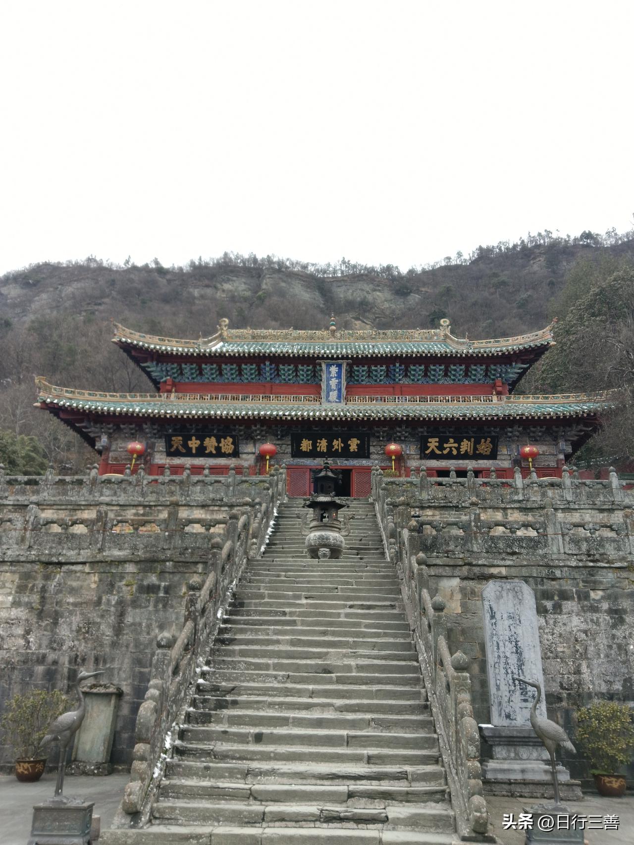 人生的8个最难，看看你最难的是什么
人生最难抵挡的是——诱惑
人生最难保持的是—