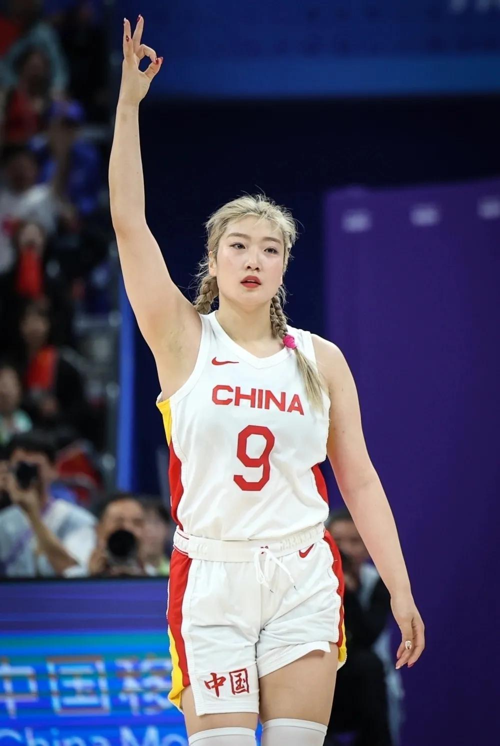 好消息来啦！李梦终于回队了，中国女篮的阵容可算整齐了

1、7月9号， 据篮球记