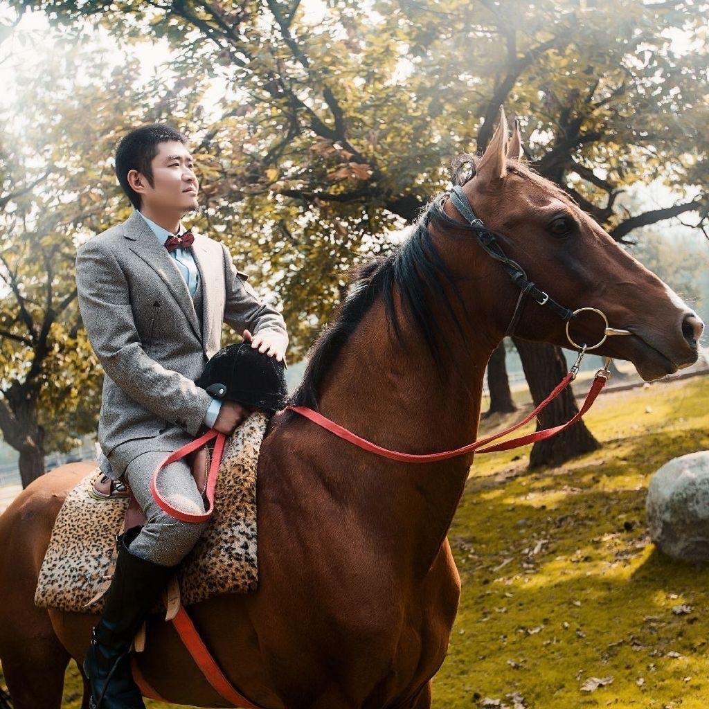 【著名相声演员苗阜微博表达不满，疑似不服郭德纲！】
近日，著名相声演员、一级演员