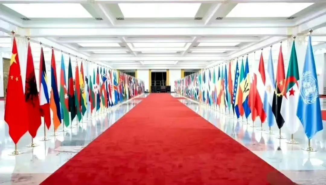 国家给你带来了哪些福利？

1、军事上的绝对安全。

2、经济上不担心被制裁。
