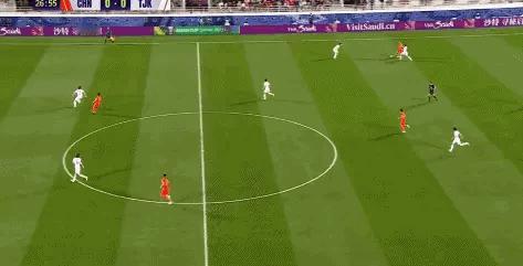 彬彬突围谁接应？[发怒]扬科维奇搞什么352！防不住，突不进，半场被吊打，真是丢