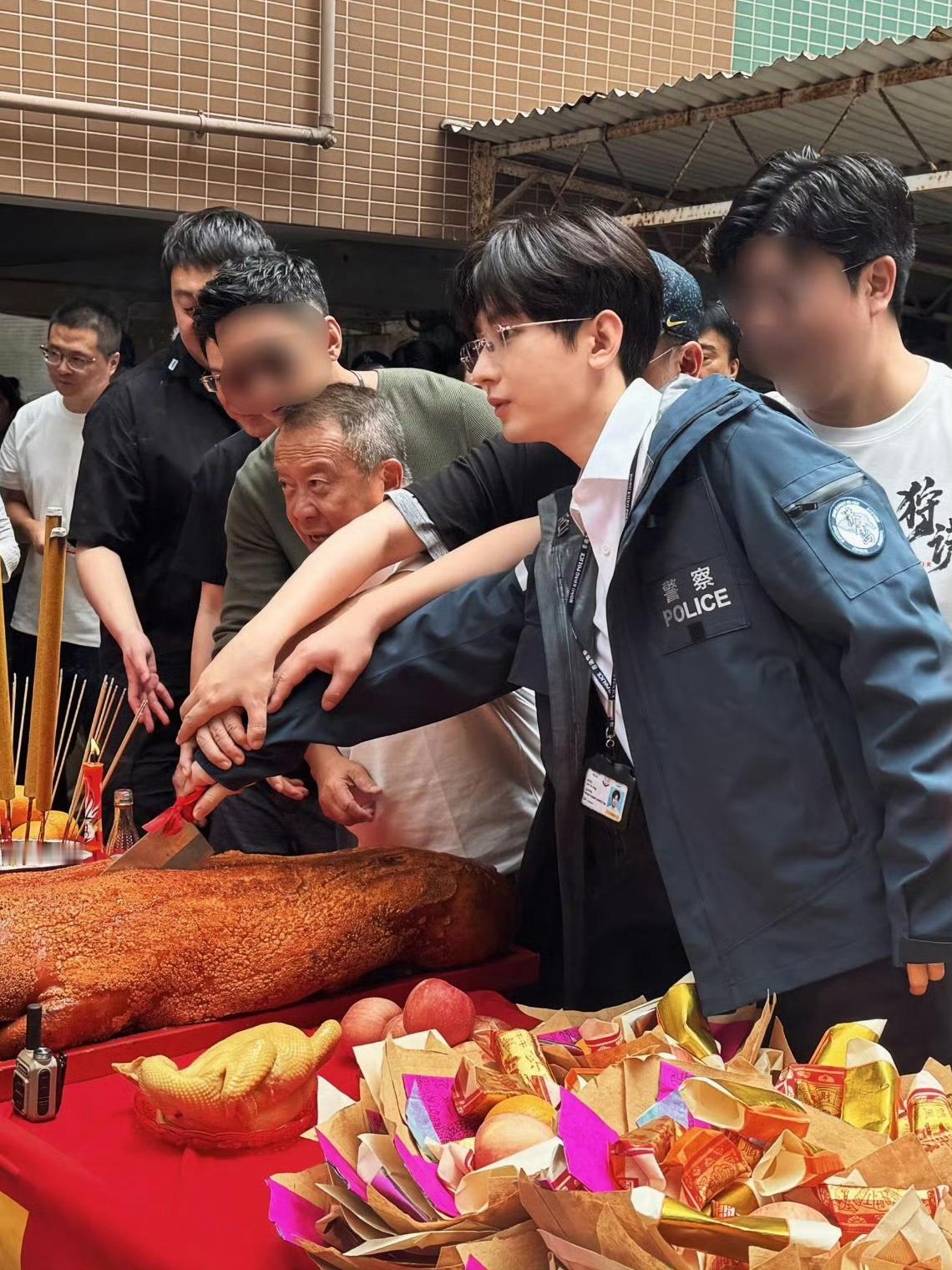 我也想摸林彦廷林Sir的手手和胳膊成毅狩谎