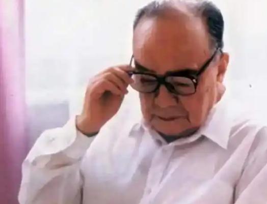 1987年，时任军委副主席的杨尚昆访问法国 ，谁知，他的专机竟被法国人偷偷检修，