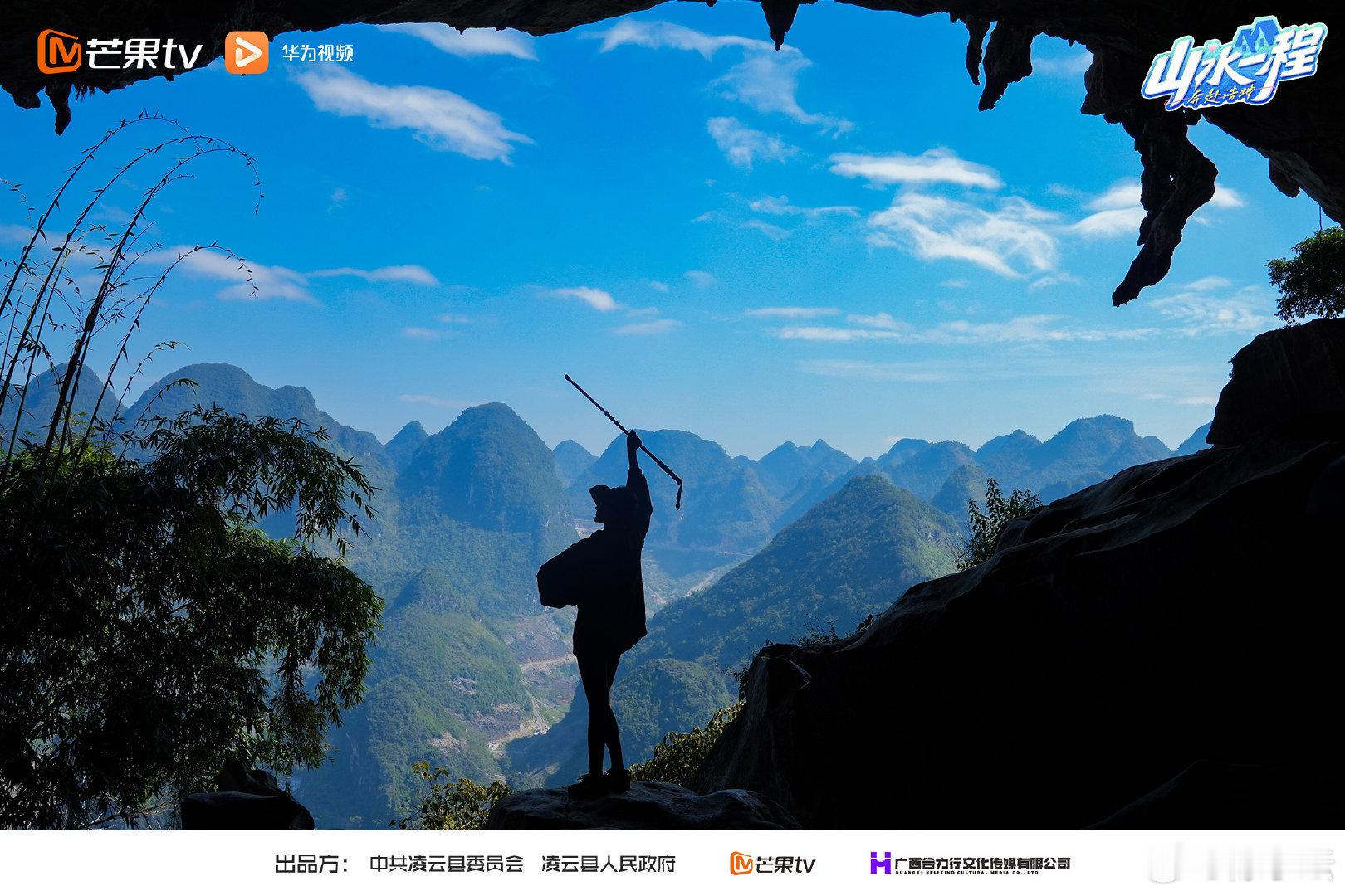 陈小纭打卡张馨予同款浩坤湖景点 陈小纭get一条浩坤湖徒步爬山户外出片路线，途中