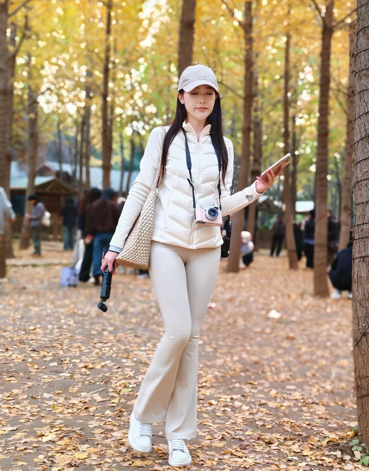 秋日漫步，时尚穿搭，手机随手拍，记录美好时光。