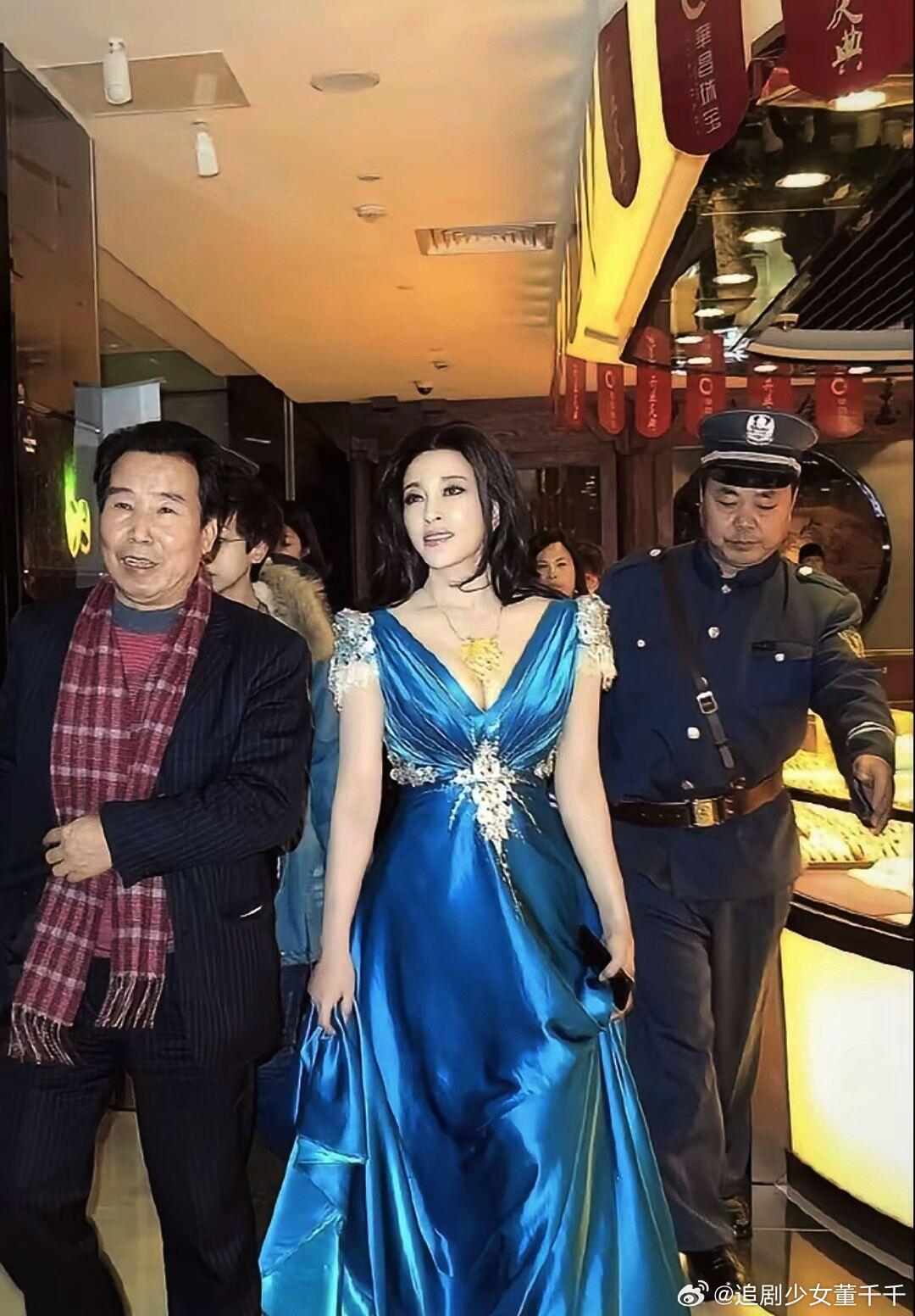 刘晓庆红毯预热 刘晓庆要走红毯了刘晓庆官宣亮相关注流大会红毯！老牌实力女星登场，