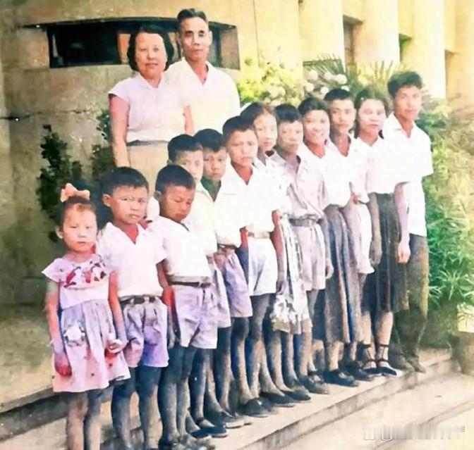 什么叫造化弄人？开国中将吴信泉一家，就是最真实的写照。28岁那年，他娶了16岁的