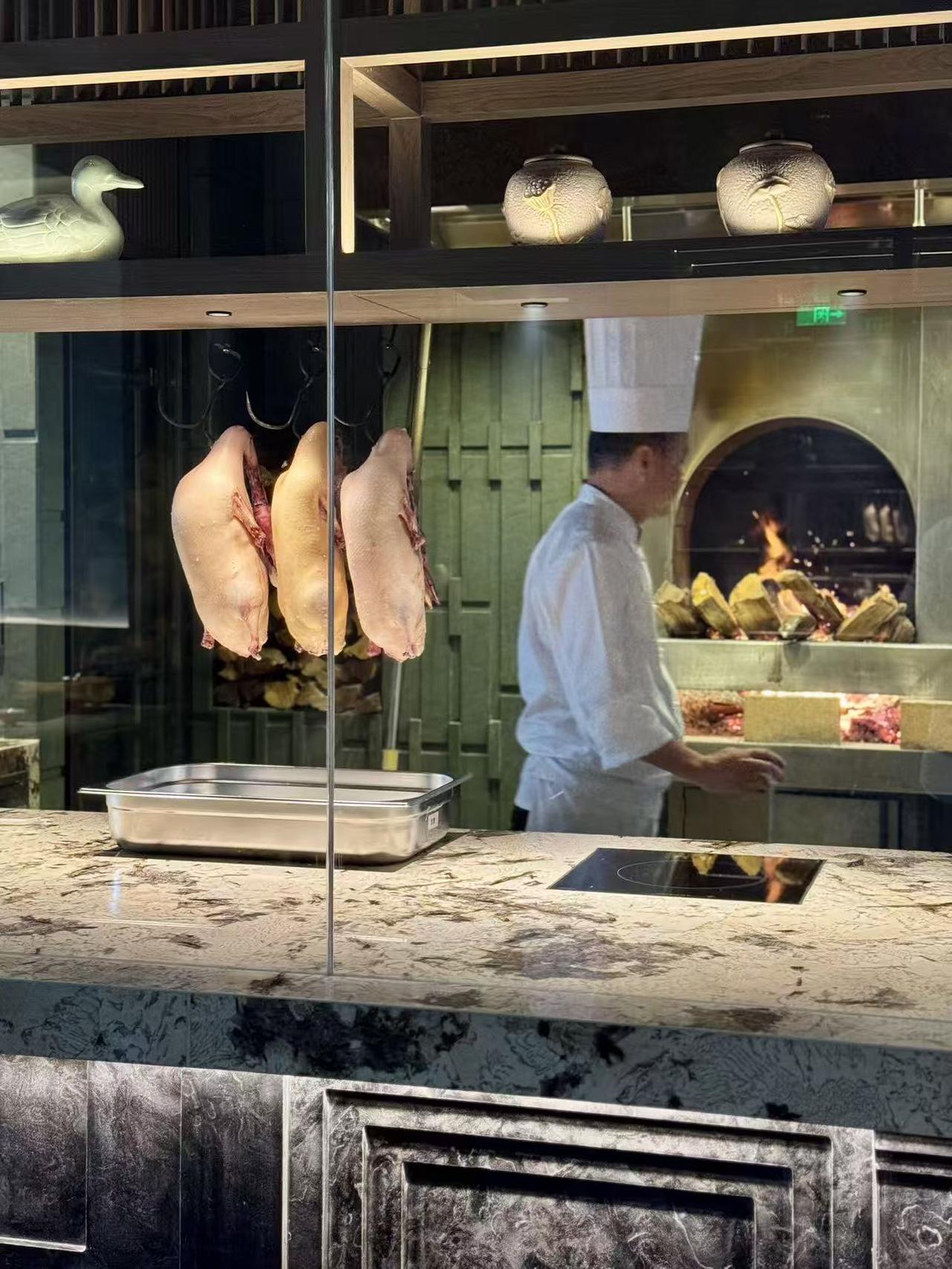 春节将至，浐灞凯悦化身美食探索目的地，除了品类的丰富的自助餐，包间一房难求的「悦