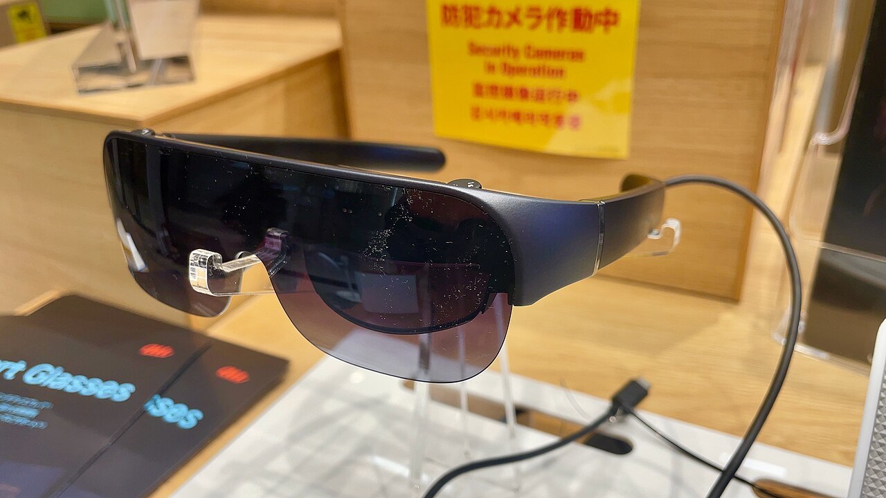 来报个数，今天这份数据把我看愣了：2026上半年国内智能眼镜卖了90.9万台，同