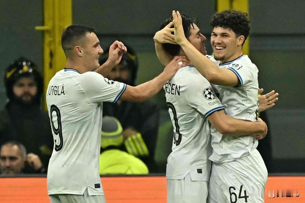 米兰3-1十人布鲁日
北京时间10月23日凌晨，欧冠联赛阶段第3轮，AC米兰坐镇