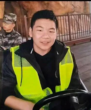 太揪心了，截至发稿，小孩子已经失去联系两天多了。大人心急如焚，茶饭不思，盼望孩子