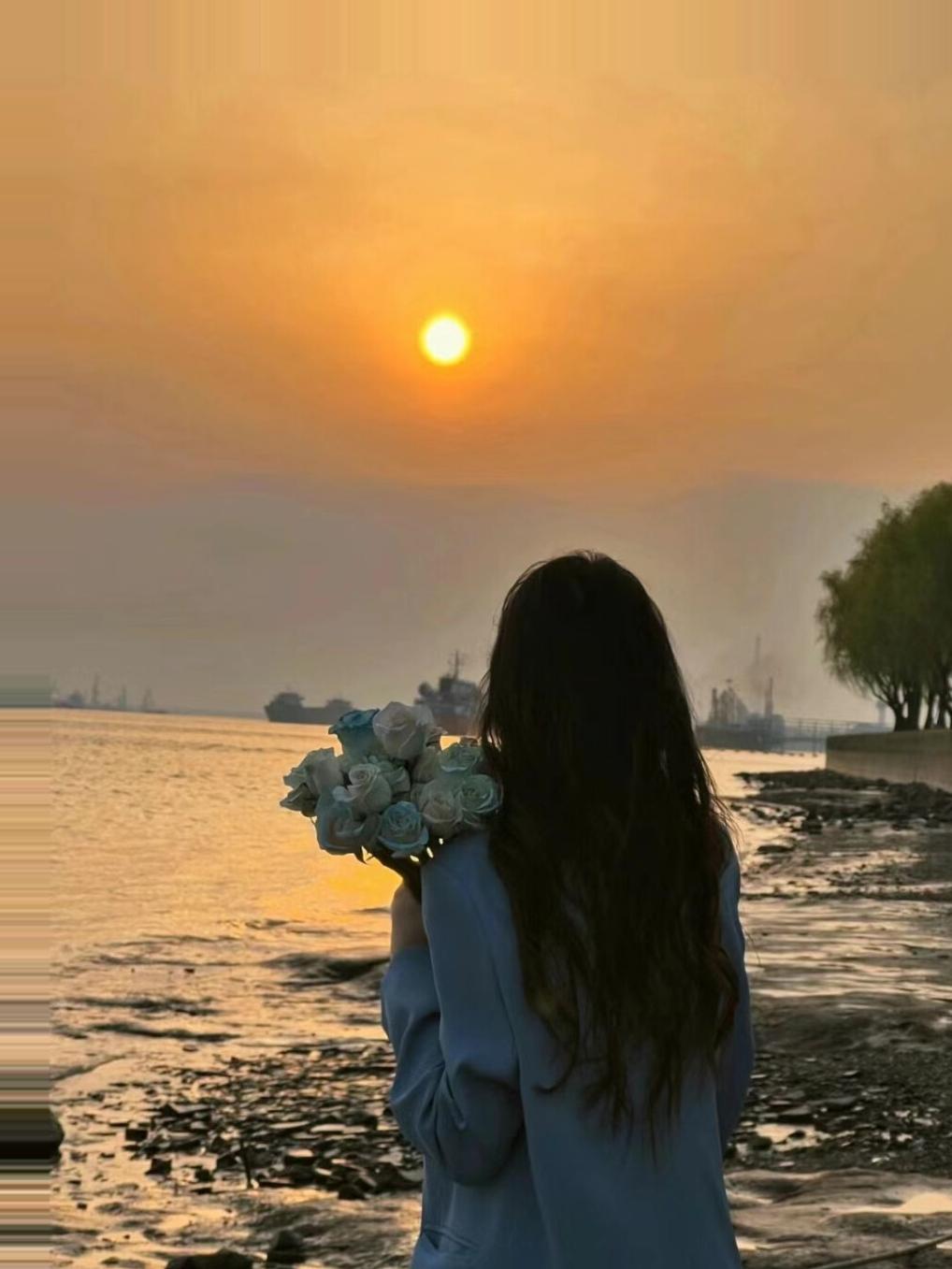 真正的安全感，是学会自我兜底
成年人的世界，最大的清醒就是明白：安全感从来不是别