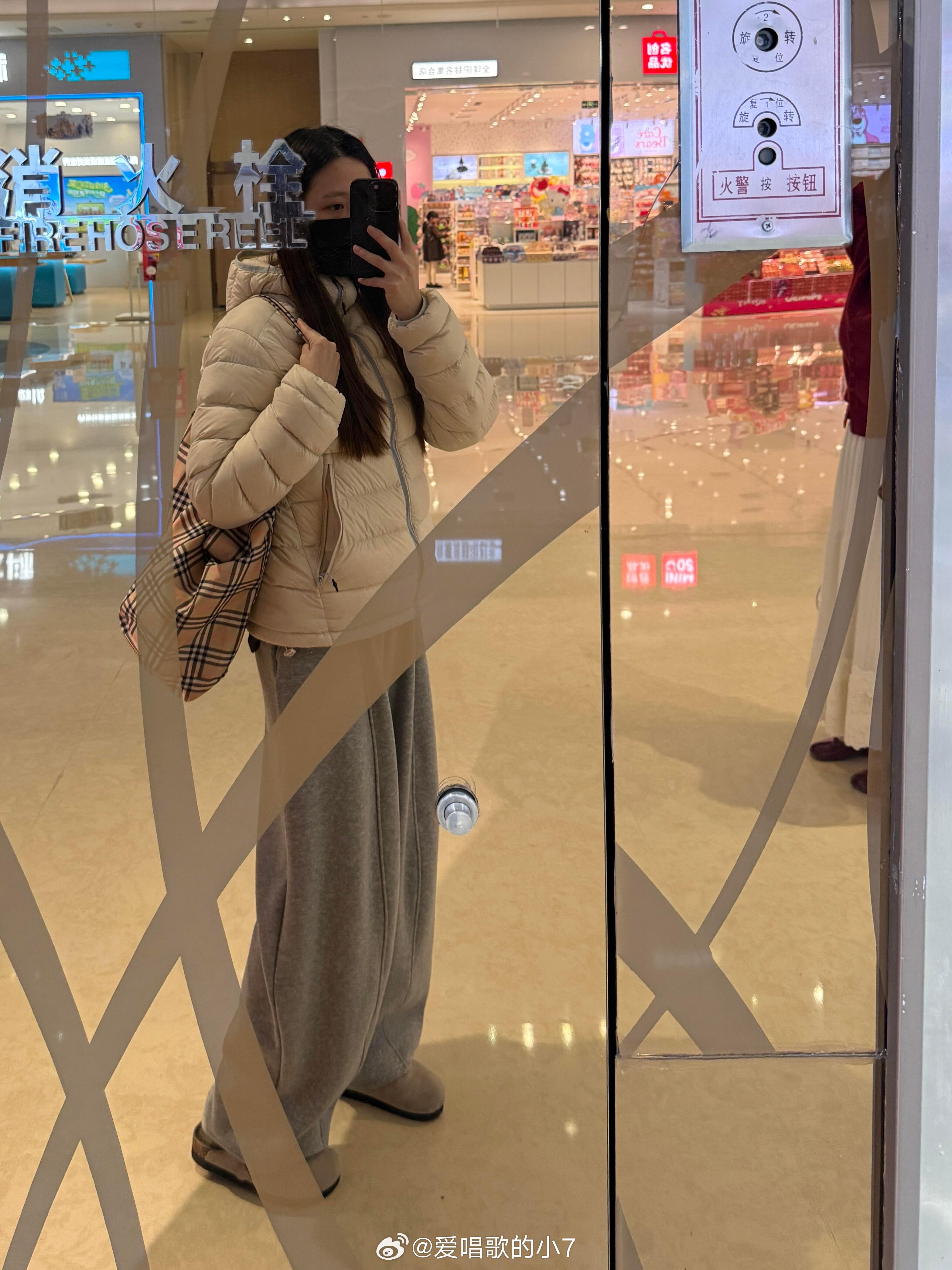 Vocal随手买的裤子太舒服了！！秋冬穿裤子就怕又硬又凉，这条直接打破偏见灰裤子