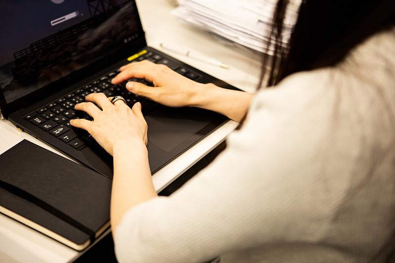 给自己一句话，你会说什么今天一天的工作已经结束了。加油努力。相信自己是最棒的。