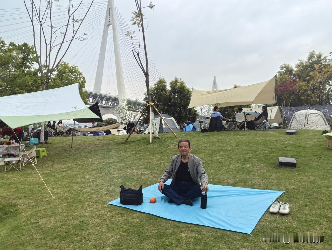 重庆巴南路湿地公园简直美如画！它位于巴滨路中心地带，紧邻白居寺长江大桥，过去只是